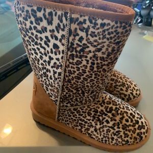 Cheetah winter boots size 6.5